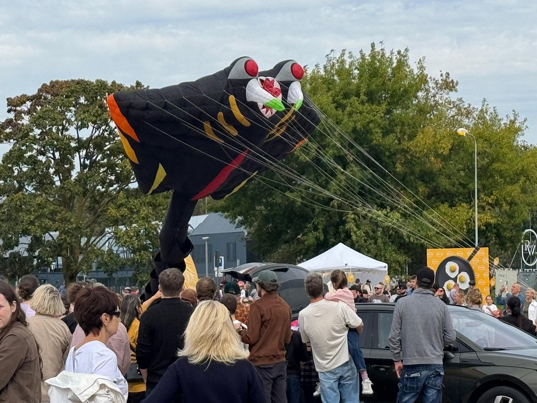 Gaisa pūķu festivāls Rīgā pulcē tūkstošiem apmeklētāju