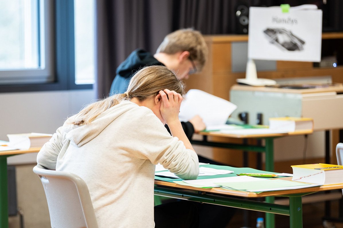 Ģimenes satraukums pirms jaunā mācību gada: eksāmeni un neskaidrības par izmaiņām