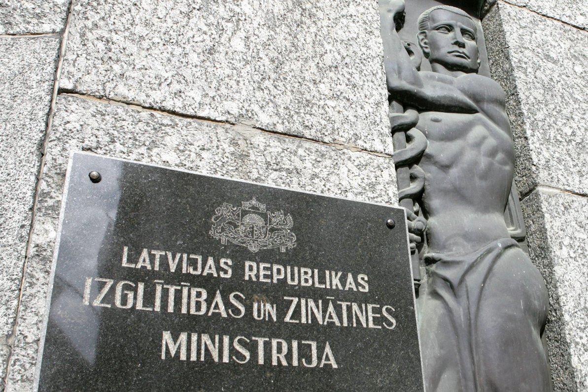 IZM pārņems ārvalstu studentu piesaisti; augstskolas cer nezaudēt veiksmes stāstu