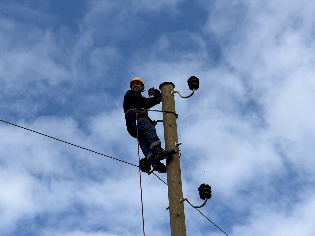 Pēc vētras bez elektroapgādes joprojām ir 3700 «Sadales tīkla» klientu