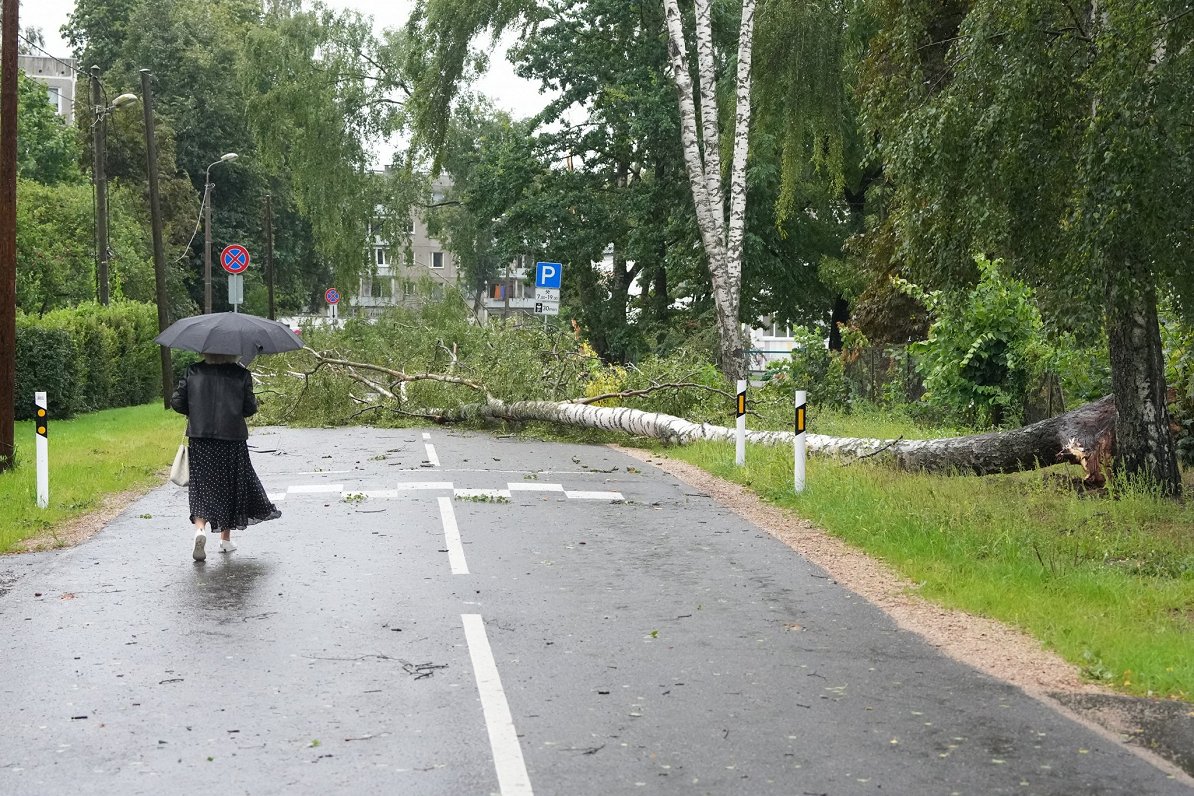Pēcvētras elektrības atjaunošanas darbi turpinās Latvijā