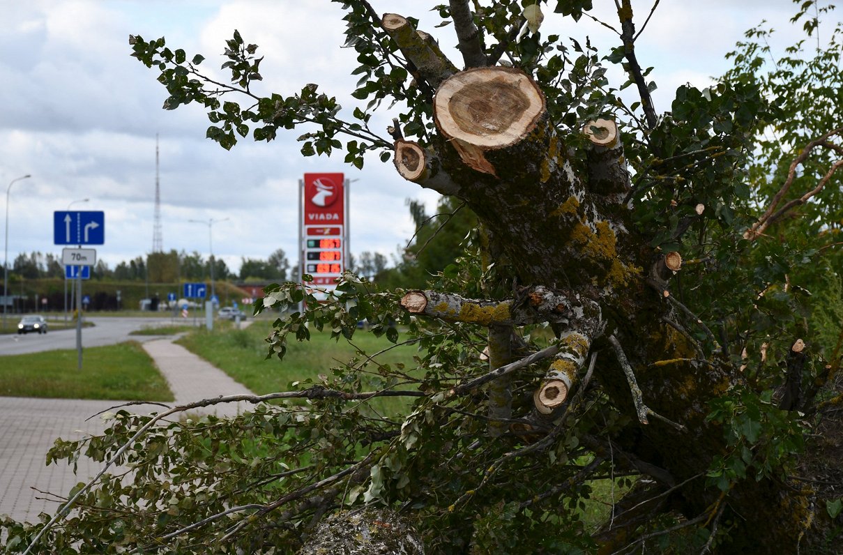 Vētra atklāj nozīmīgas problēmas degvielas staciju un sakaru jomā