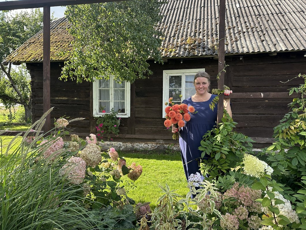 Ziedu audzētāji laukos pamaina tradīcijas 1. septembrī