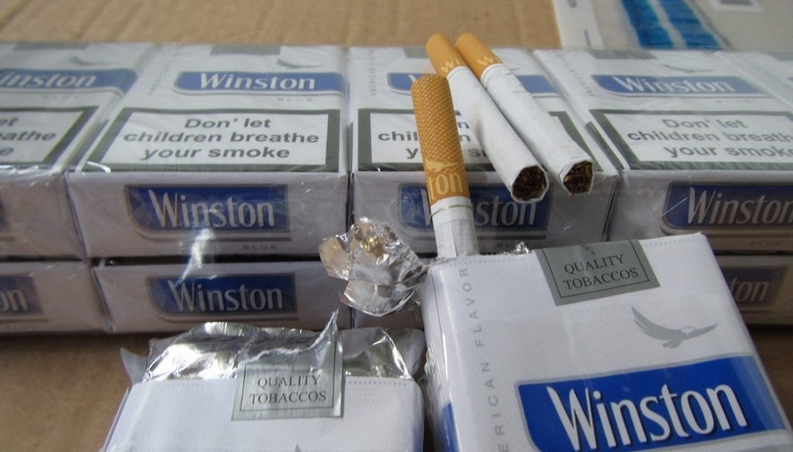 Jaunas epizodes nelegālo cigarešu lietā: apsūdzības advokātei un bijušai policistei