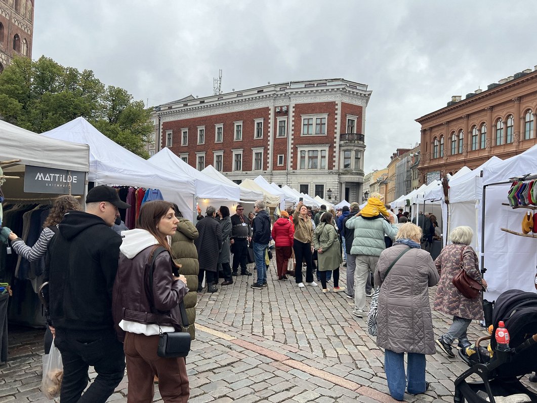 Miķeļdienas gadatirgus Doma laukumā svin rudens ražas svētkus