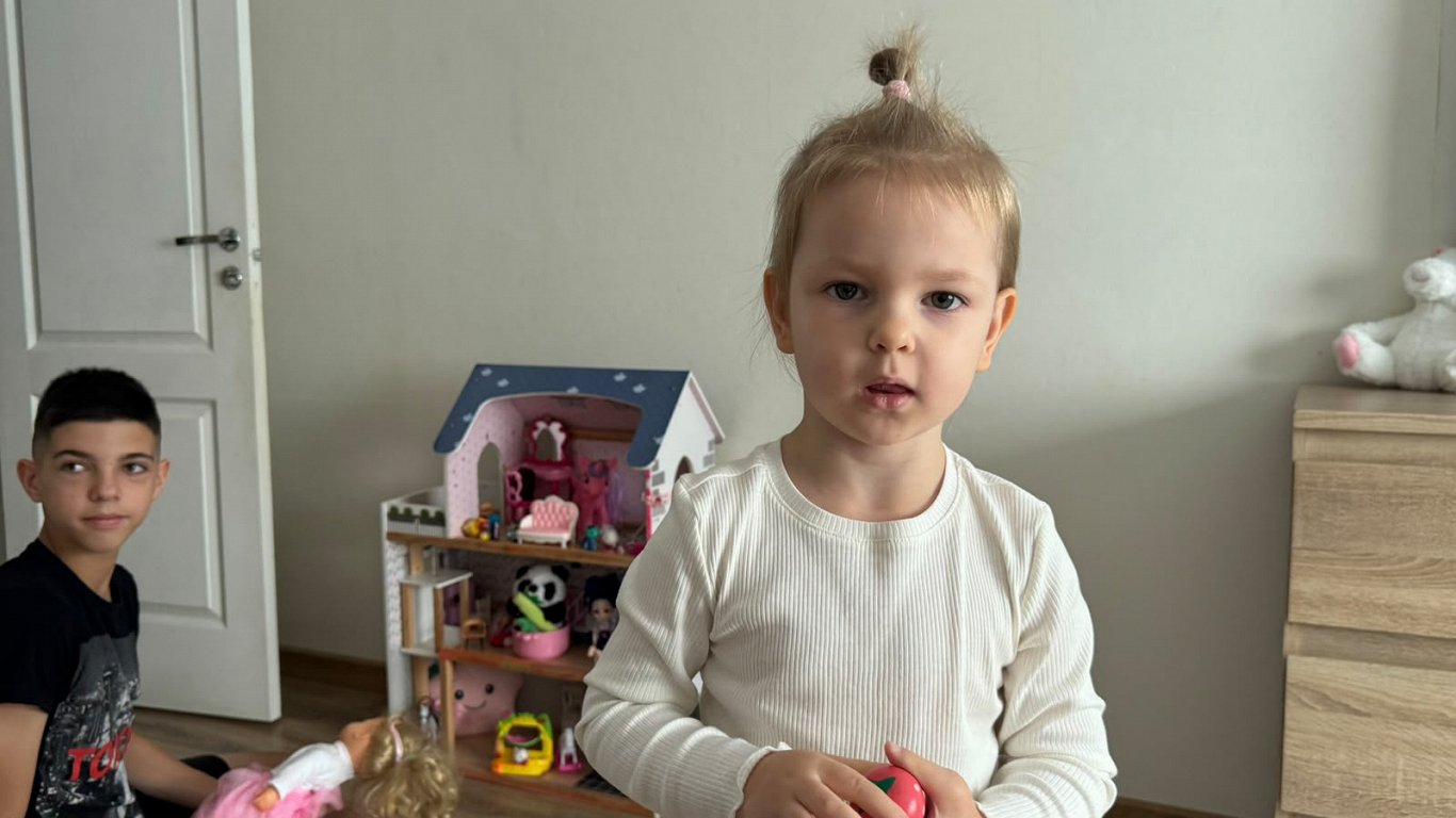 Olīvijas ģimenei pēc ziedotāju atbalsta parādās cerība saņemt dzīvībai svarīgas zāles
