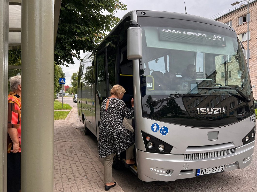 Pasažieru pārvadātāju protests noved pie simtiem autobusu reišu atcelšanas