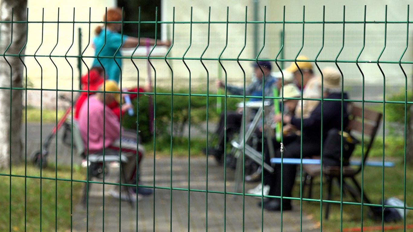 Rīgā demences skarto skaits pieaug, brīvu vietu aprūpes centros nav