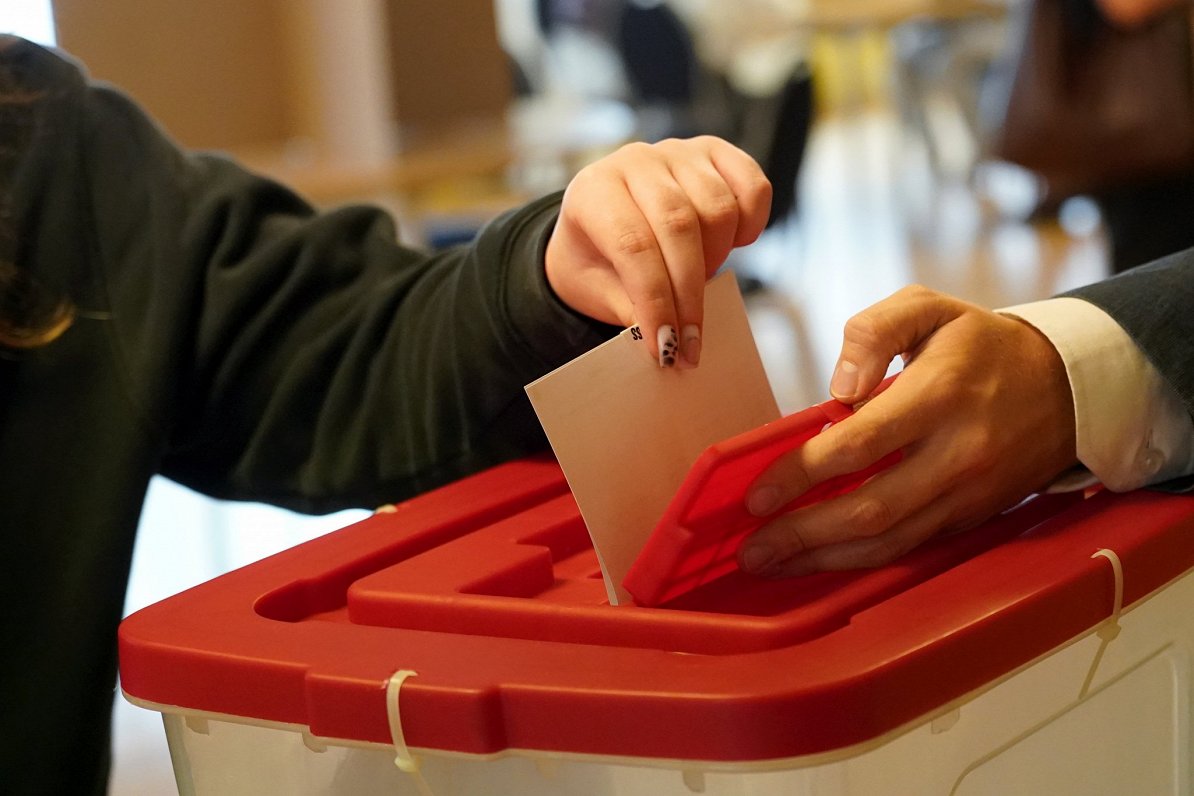 Septembra partiju reitingi: kritums «Progresīvajiem» un «Suverēnajai varai»; pieaug ZZS popularitāte