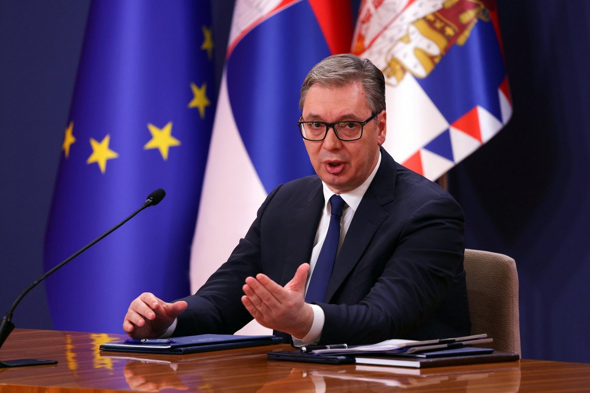 Serbijas prezidents Vučičs atkāpjas, lai kandidētu parlamenta vēlēšanās