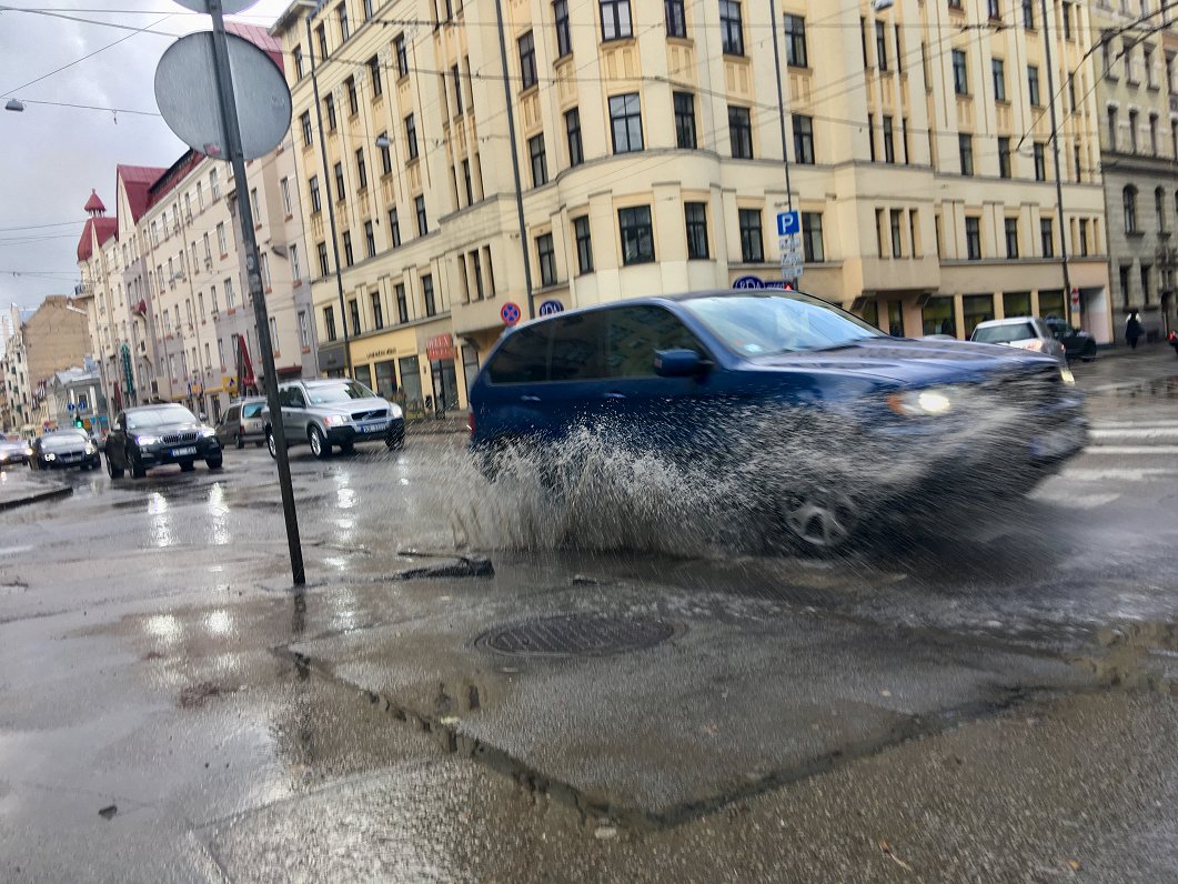 Trešdien daudzviet gaidāms lietus, vietām negaiss