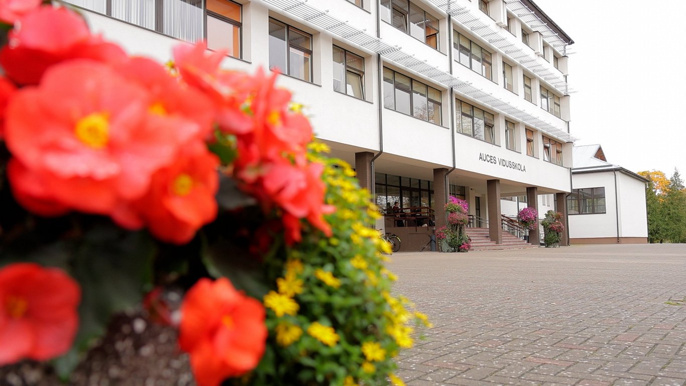 Auces vidusskolā izveidota “Zaļā klase” mācībām ārpus telpām