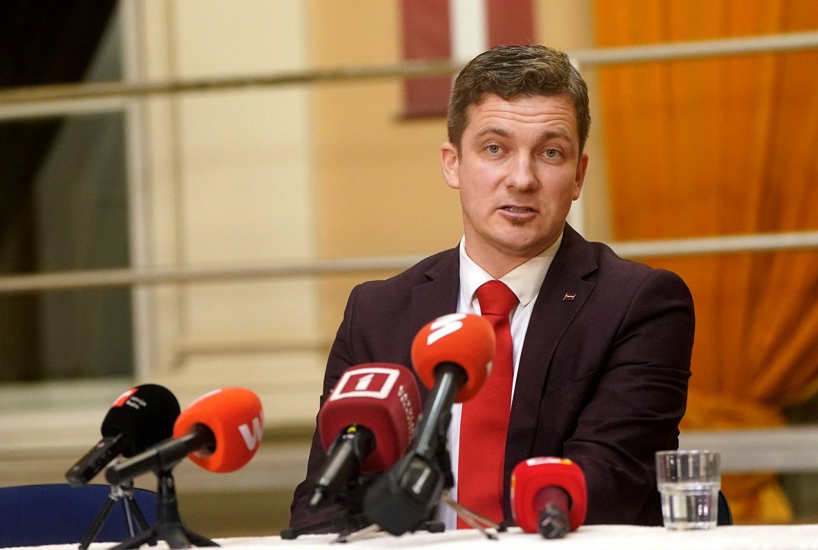 CVK: Balsu skaitīšanu kavēja atkārtoti nodoto balsu izķeršana; rezultāti gaidāmi ap pulksten 4