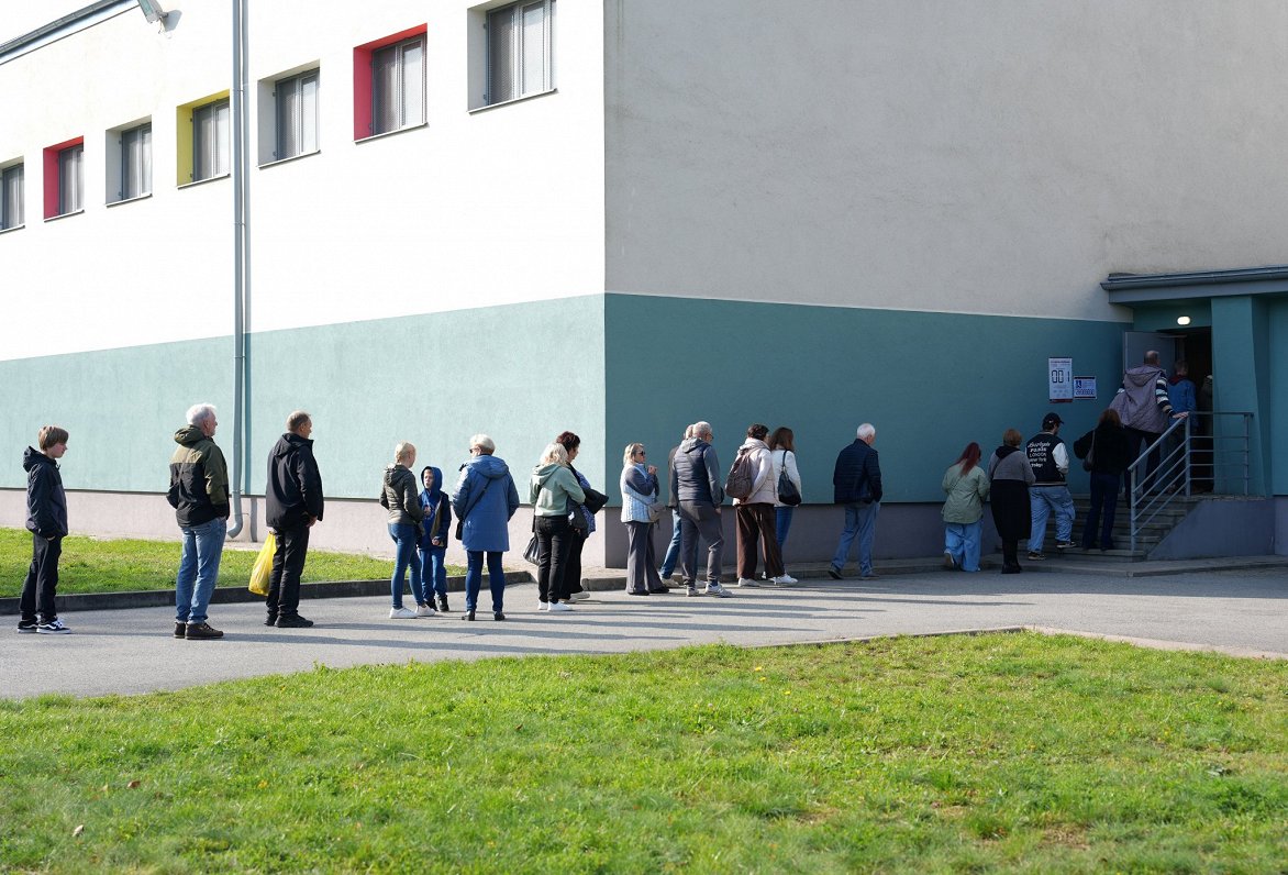 Eksperti analizē rekordzemo vēlētāju aktivitāti 15. Saeimas vēlēšanās