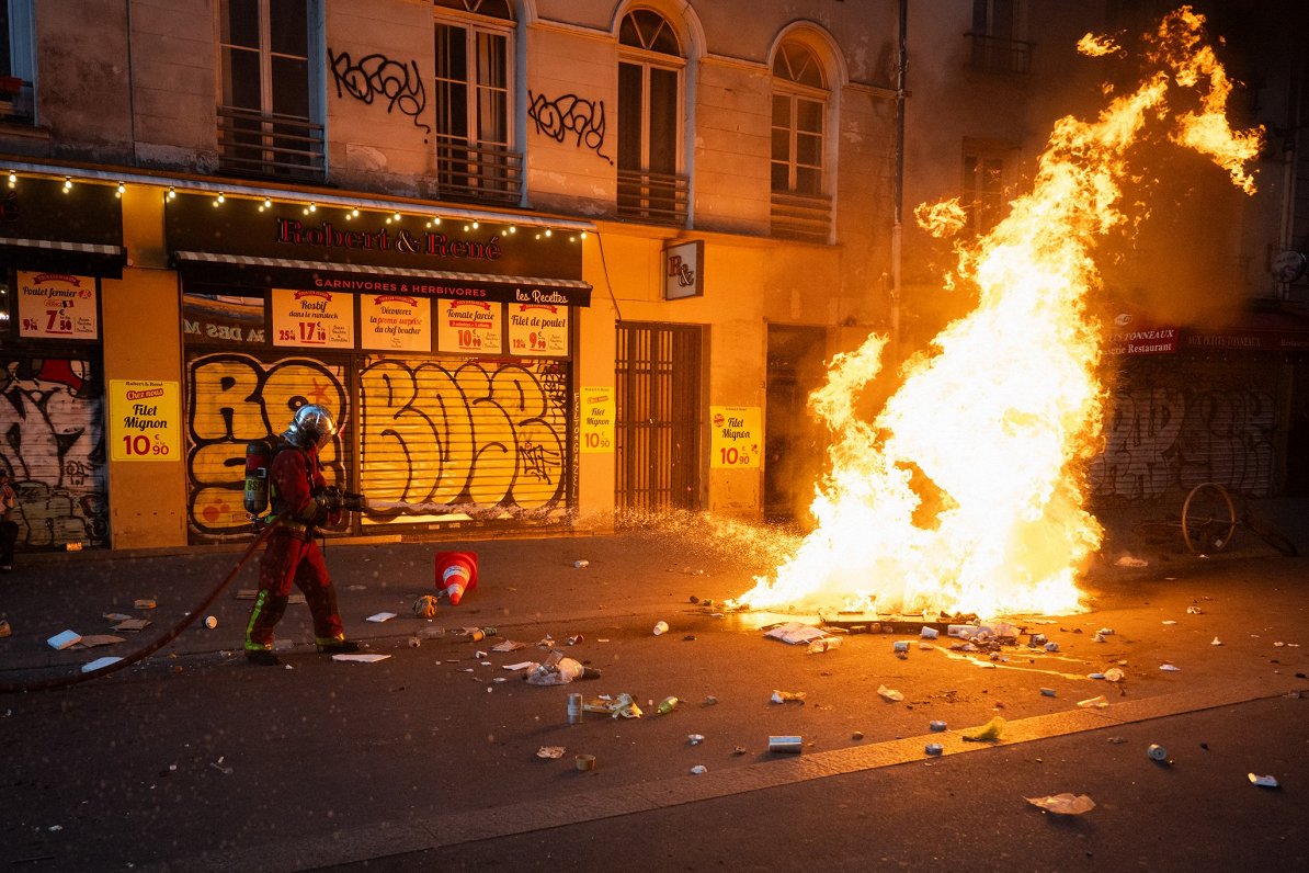 Francijas prezidents nosoda demonstrantu vandālismu un vardarbību