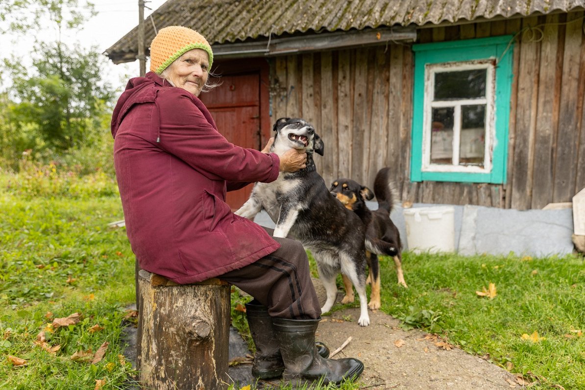 Kāpēc seniori baidās pamest savas mājas, neskatoties uz grūtībām ikdienā?