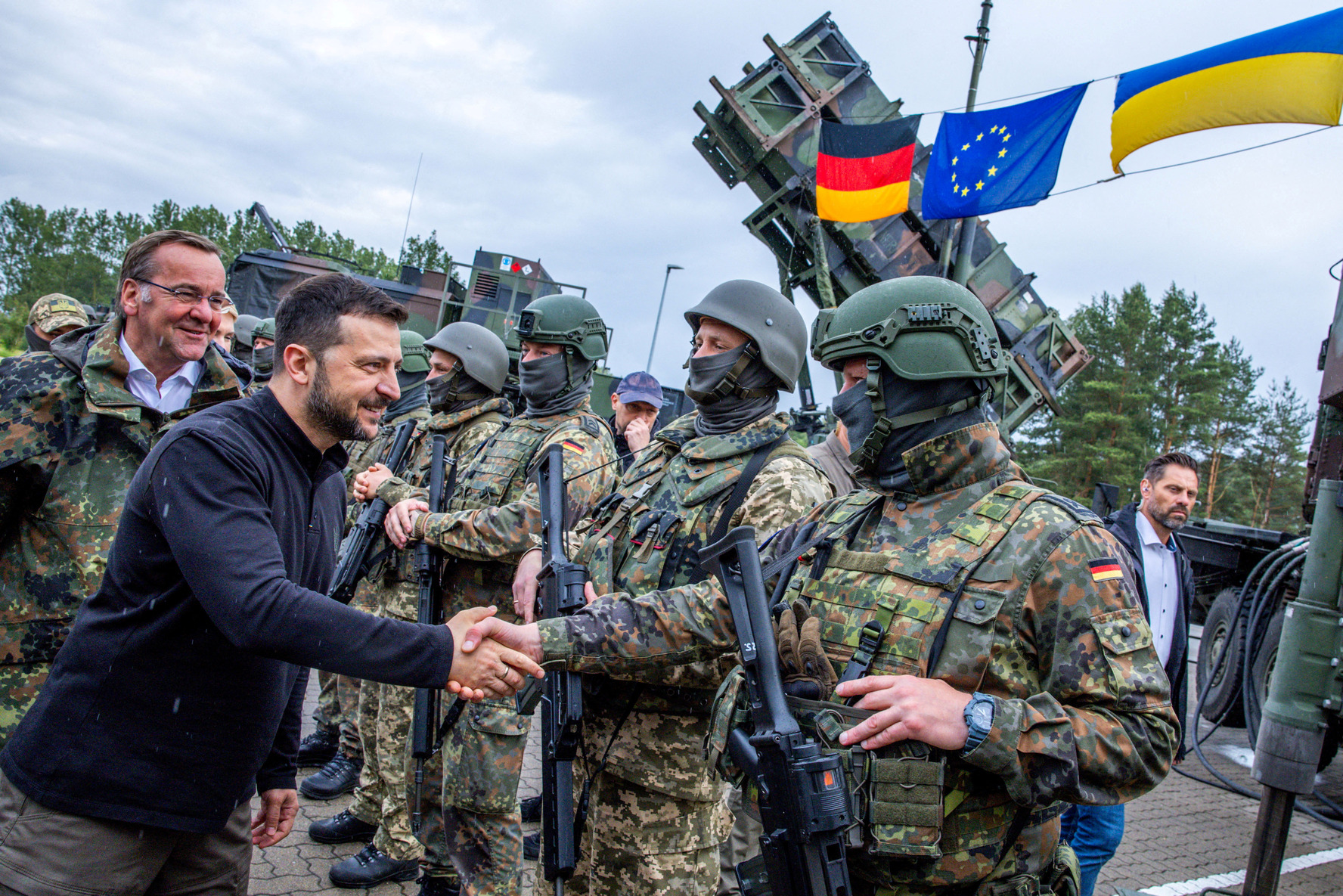 Krievija turpina gaisa triecienus pa civiliem mērķiem Ukrainā