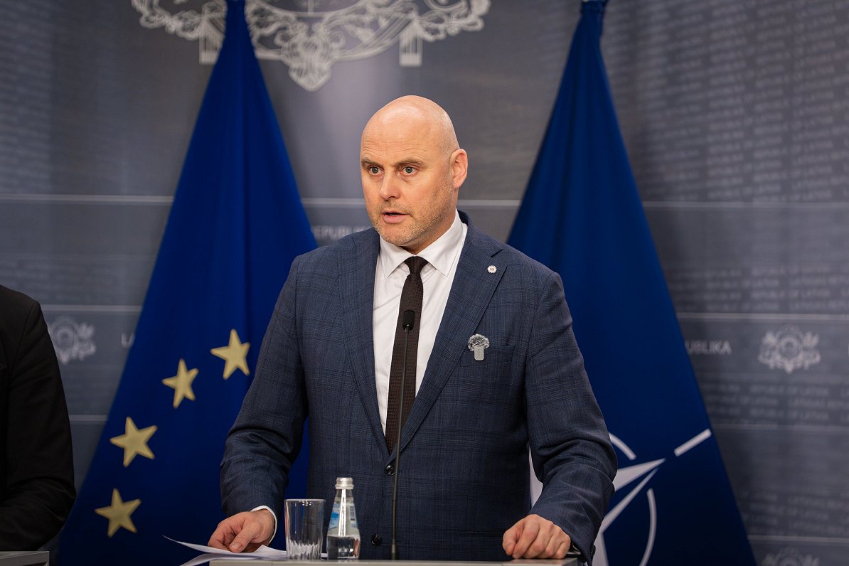 Kulberga valdības sarunu kavēšanās rada pretrunīgus vērtējumus