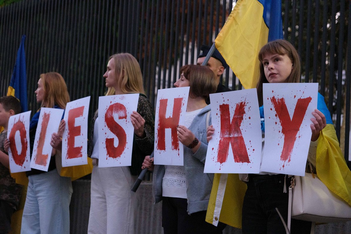 Melānija Trampa panākusi pamieru daudz cietušajā Olešku pilsētā Ukrainā