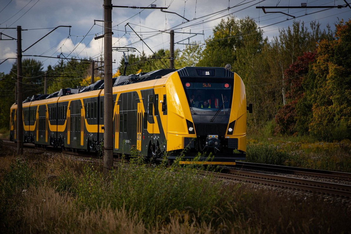 Pasažieru panika vilcienā Rīga–Jelgava: evakuācija un traucējumi