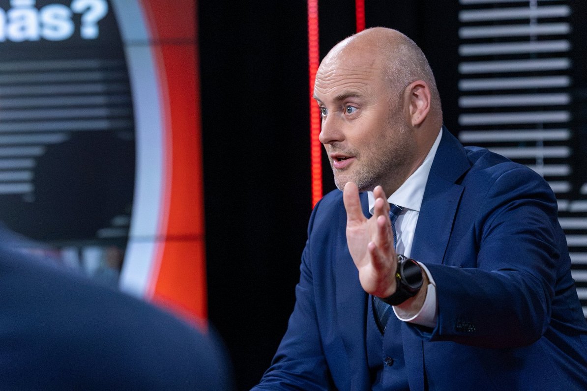 Premjers: Šobrīd nav iespējams aizliegt Krievijas graudu tranzītu