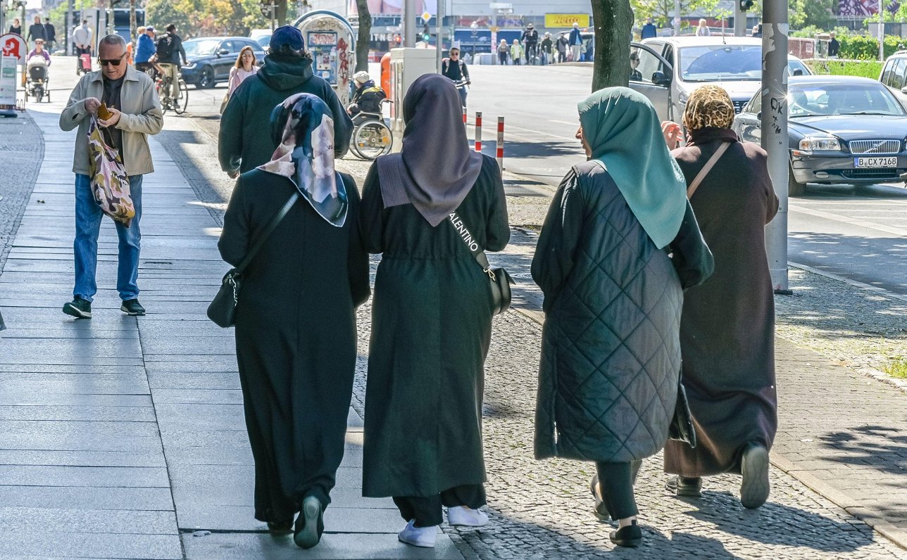 Vācijā plāno stingrāk vērtēt integrācijas kursu dalībnieku vācu valodas zināšanas